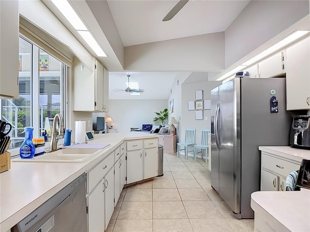 1438 SEA FAN DRIVE photo 13