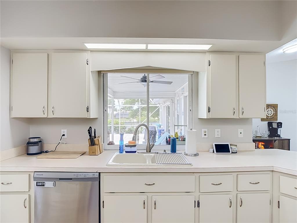 1438 SEA FAN DRIVE photo 16