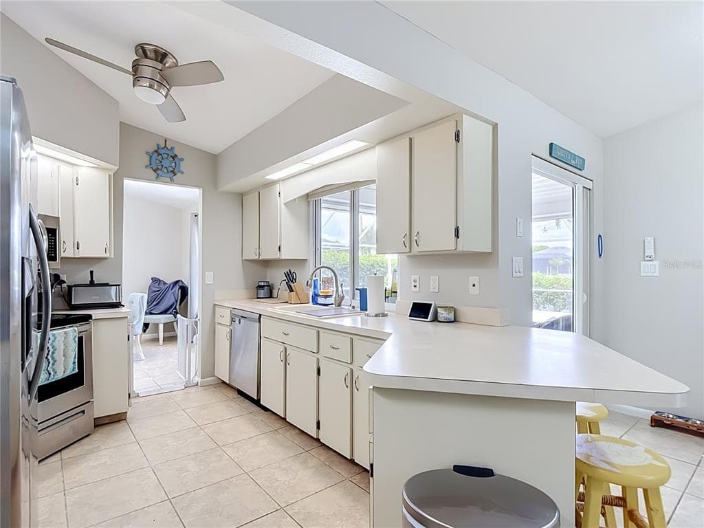 1438 SEA FAN DRIVE photo 20