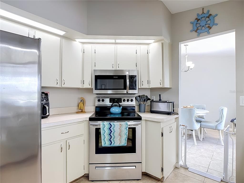 1438 SEA FAN DRIVE photo 19