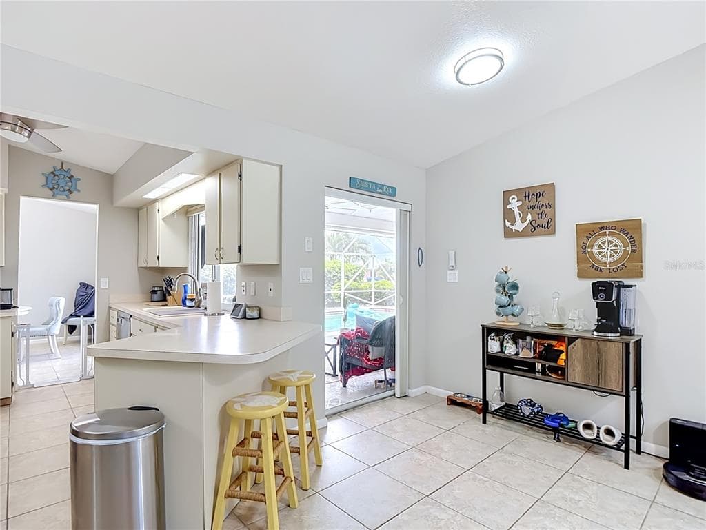 1438 SEA FAN DRIVE photo 21