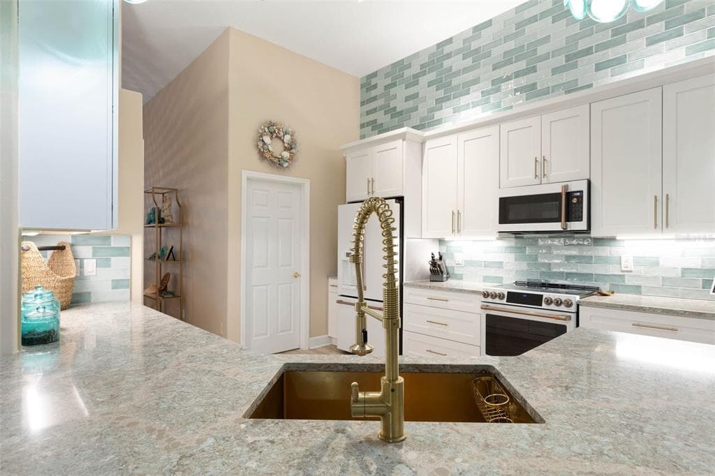 10 N VILLAGE PARKWAY photo 19