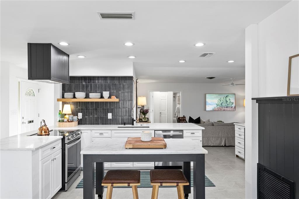 4091 13TH WAY NE photo 15
