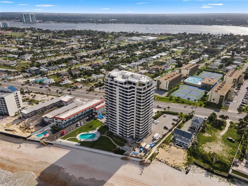 1420 N ATLANTIC AVENUE 703 photo 4