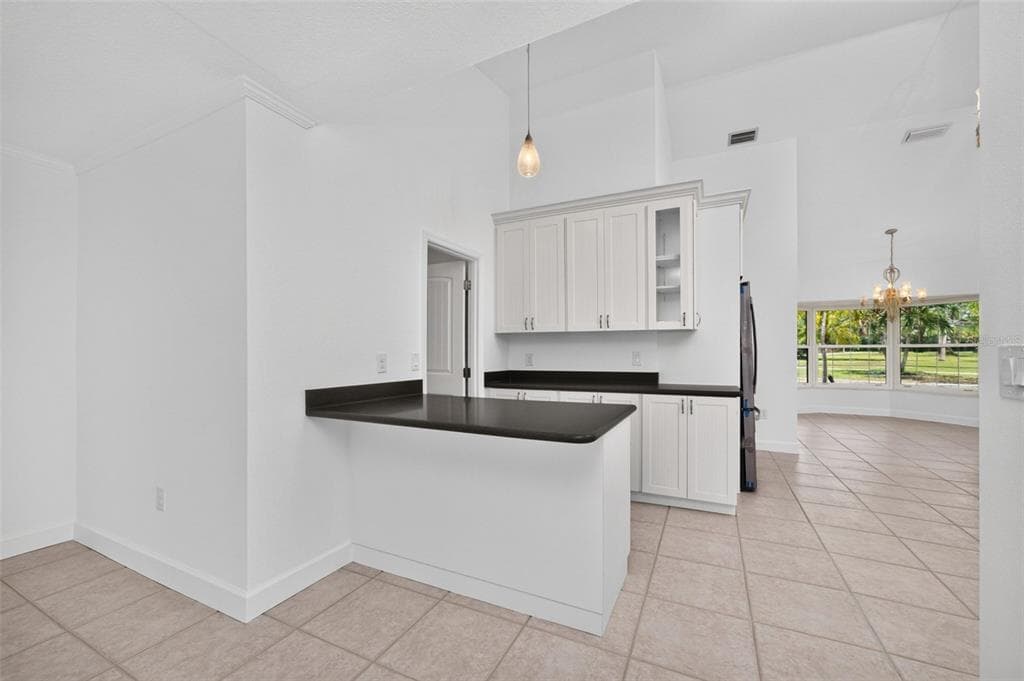200 S OXFORD DRIVE photo 16
