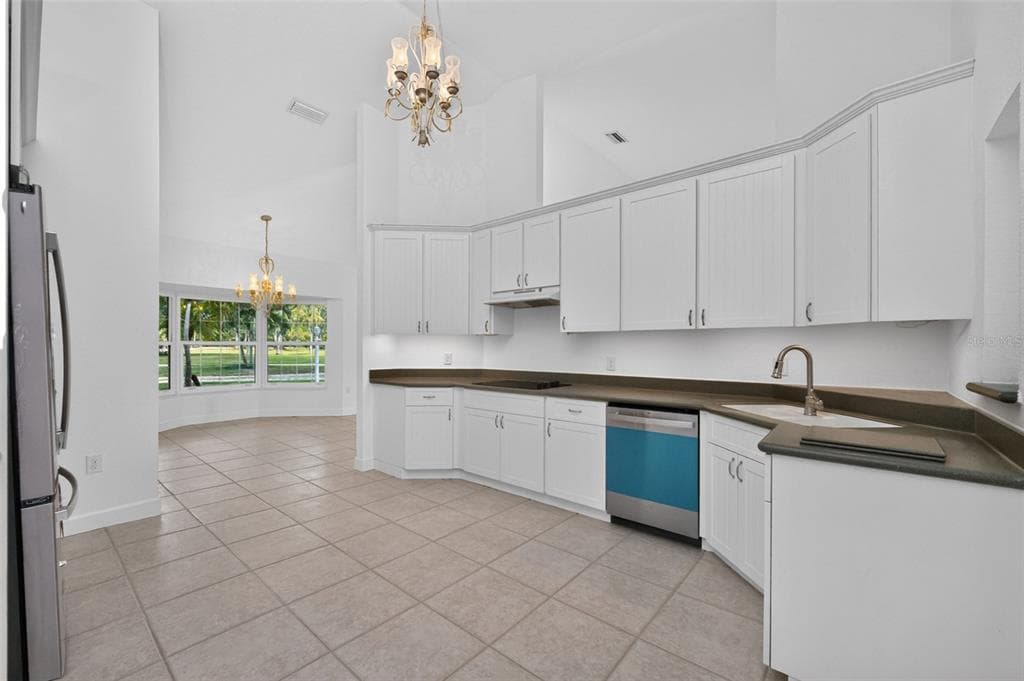 200 S OXFORD DRIVE photo 22
