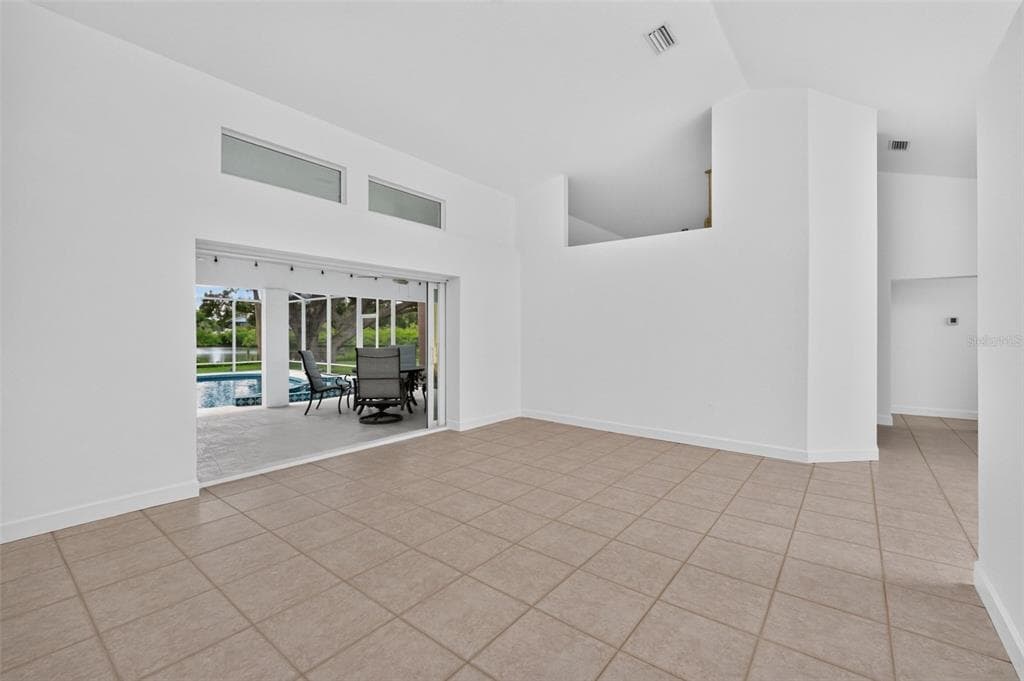 200 S OXFORD DRIVE photo 9