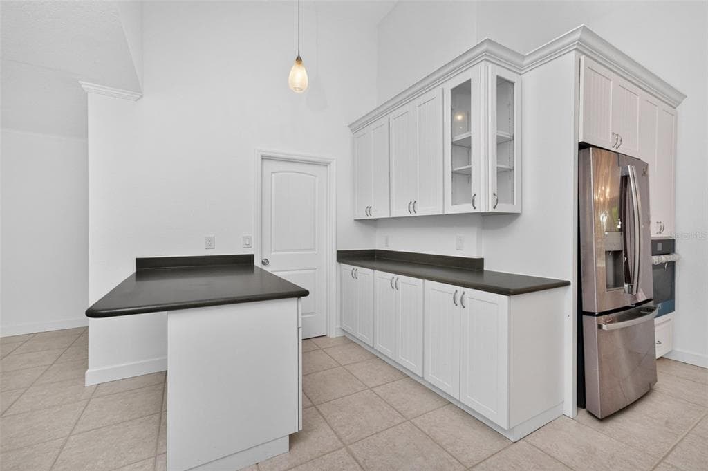 200 S OXFORD DRIVE photo 18