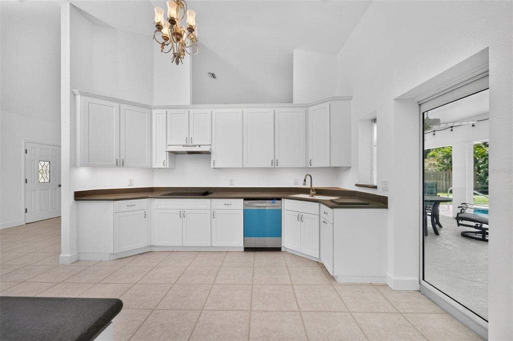 200 S OXFORD DRIVE photo 15