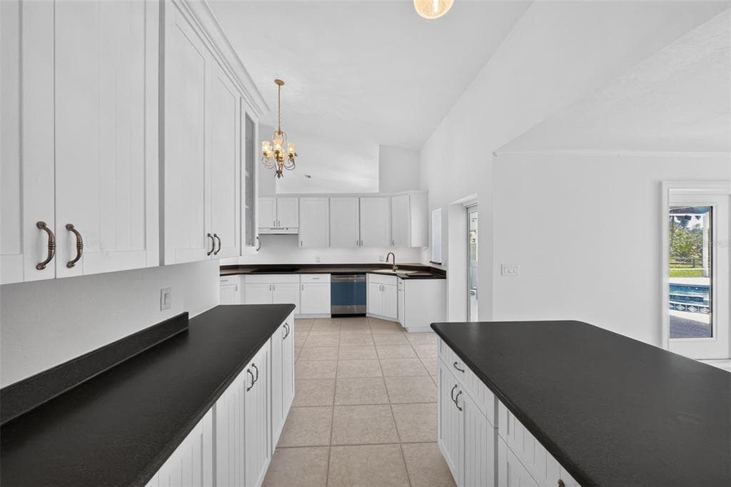 200 S OXFORD DRIVE photo 19