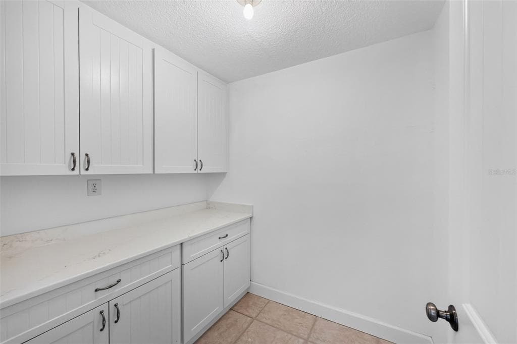 200 S OXFORD DRIVE photo 25