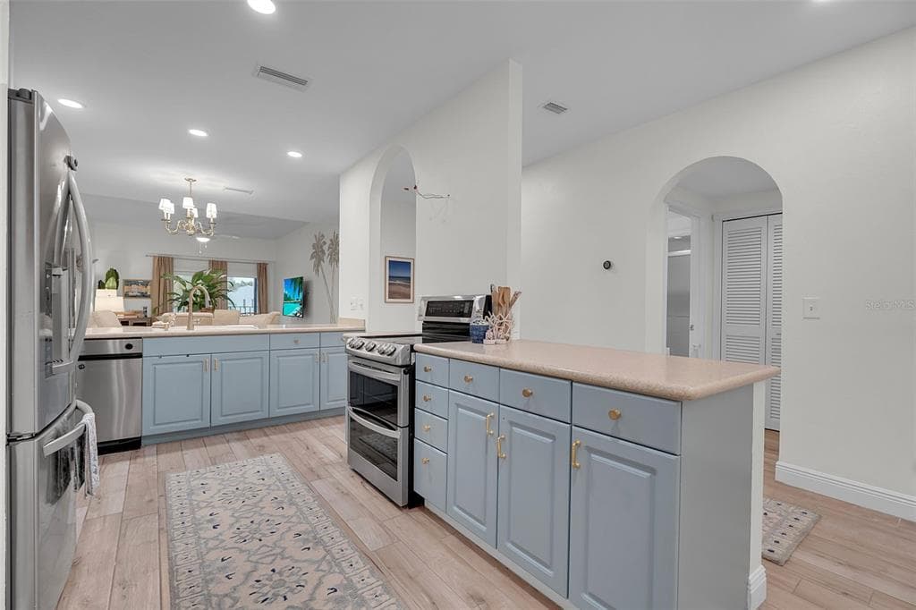 4104 128TH STREET W 702 photo 8