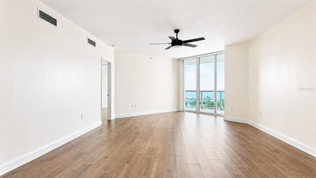 241 RIVERSIDE DRIVE 608 photo 2