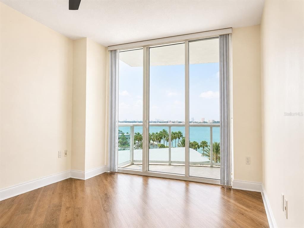 241 RIVERSIDE DRIVE 608 photo 13