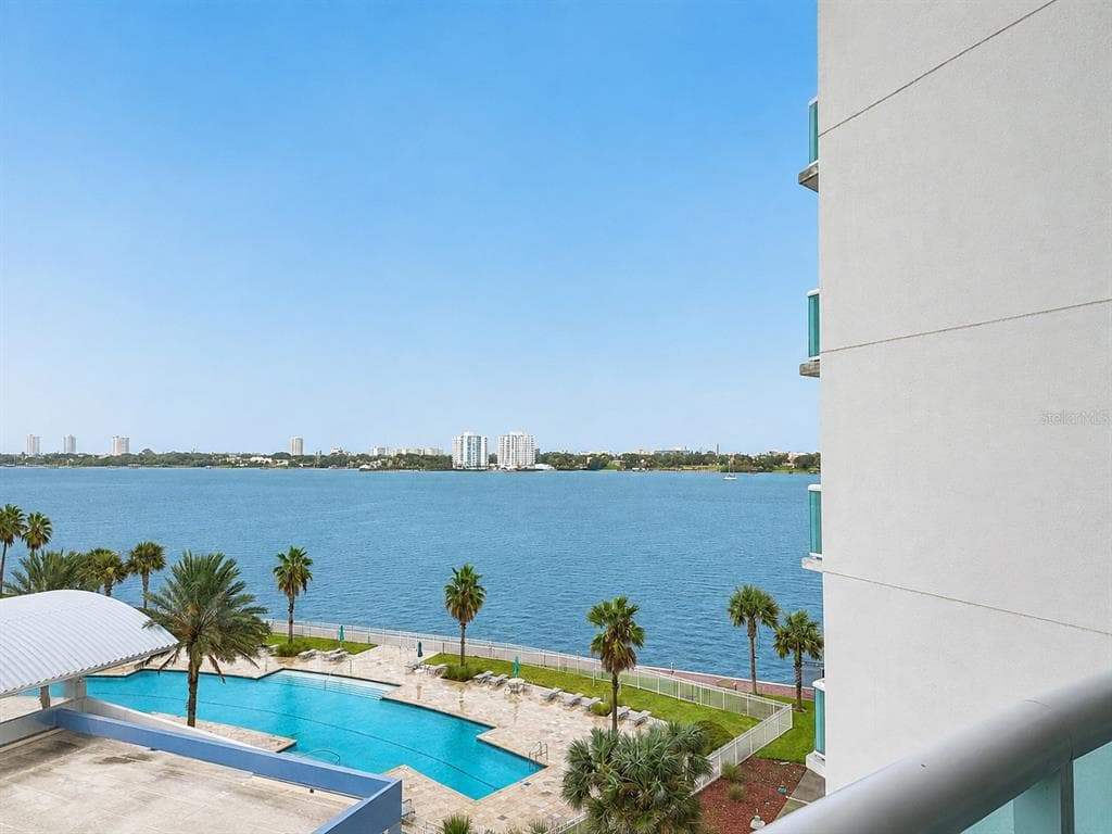 241 RIVERSIDE DRIVE 608 photo 17