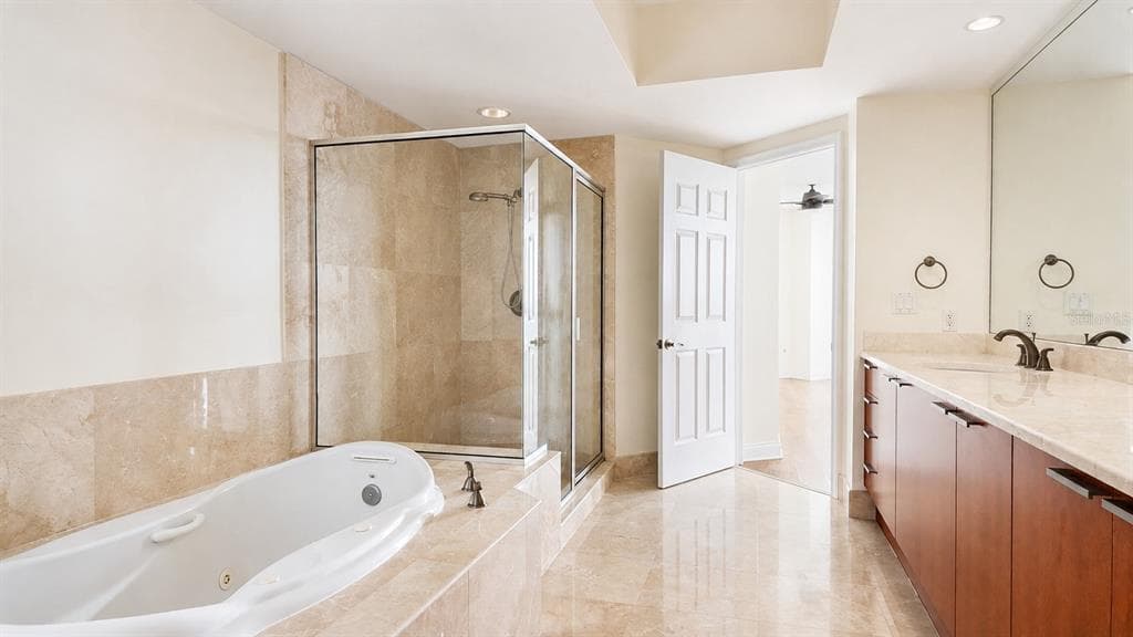 241 RIVERSIDE DRIVE 608 photo 12