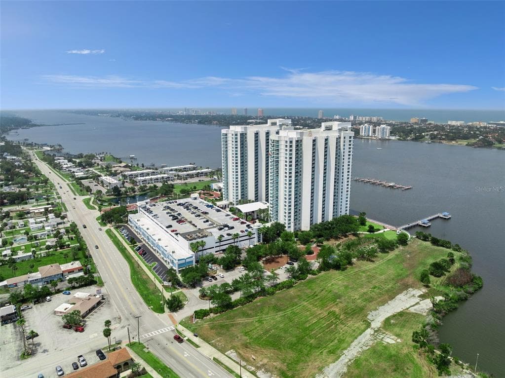 241 RIVERSIDE DRIVE 608 photo 22