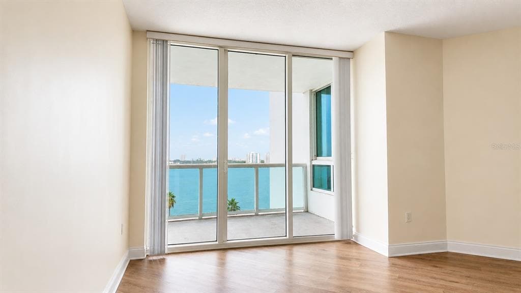 241 RIVERSIDE DRIVE 608 photo 3