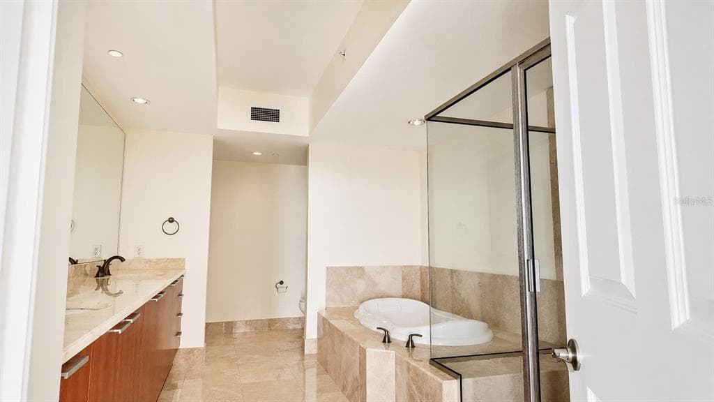 241 RIVERSIDE DRIVE 608 photo 10