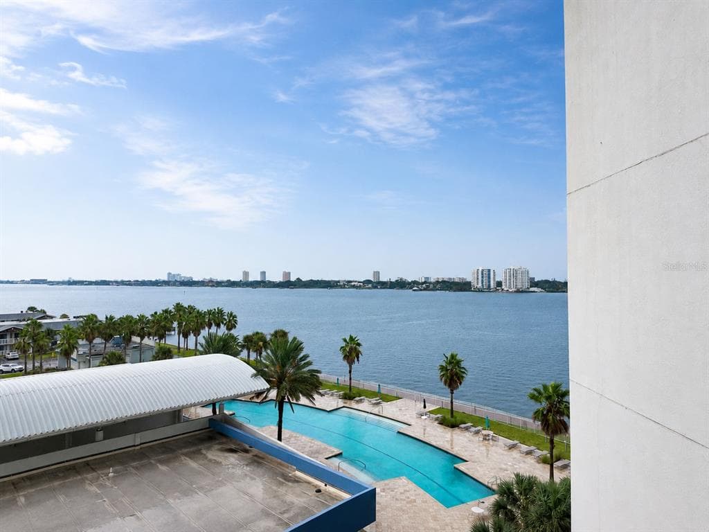 241 RIVERSIDE DRIVE 608 photo 18