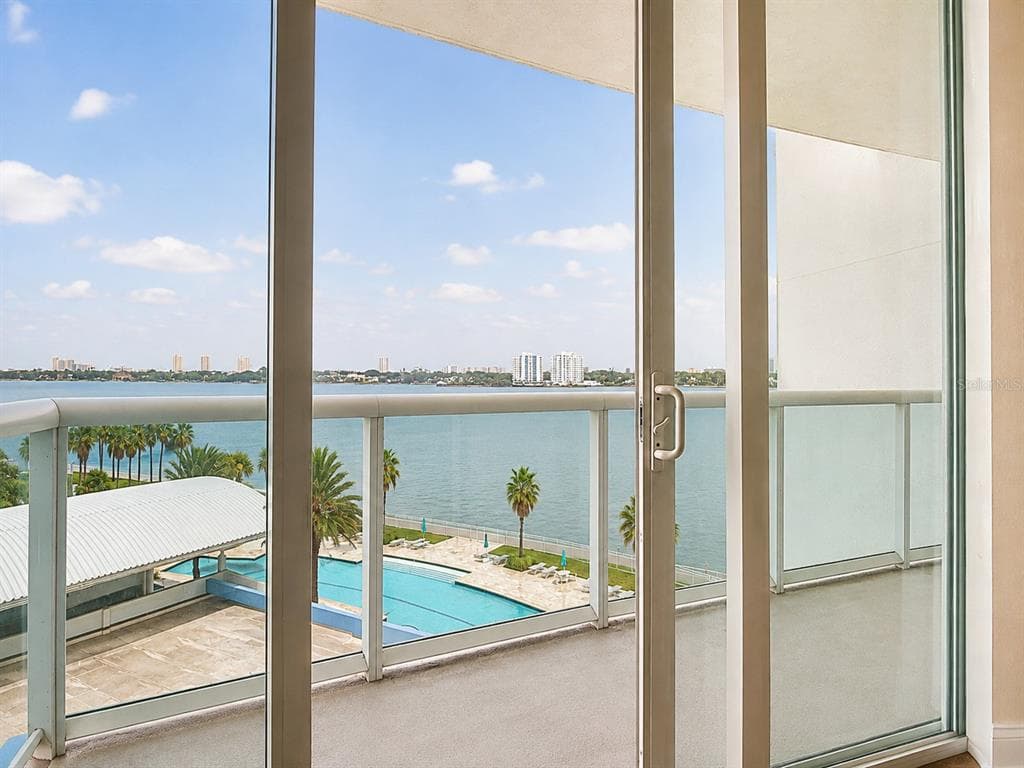 241 RIVERSIDE DRIVE 608 photo 15