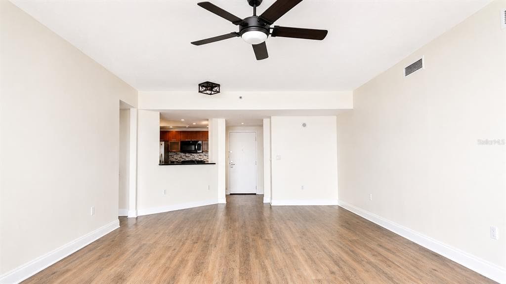 241 RIVERSIDE DRIVE 608 photo 4