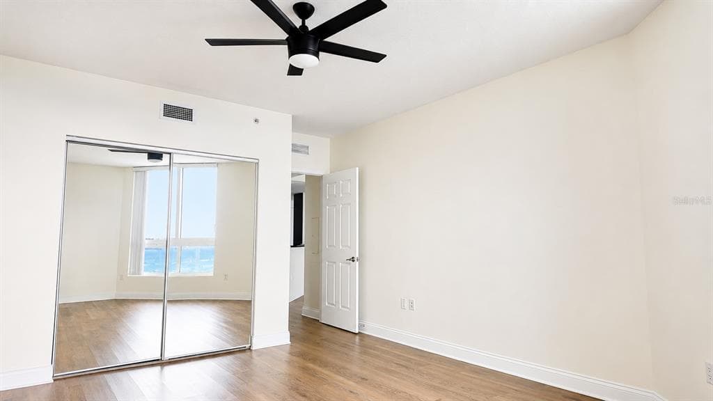 241 RIVERSIDE DRIVE 608 photo 8