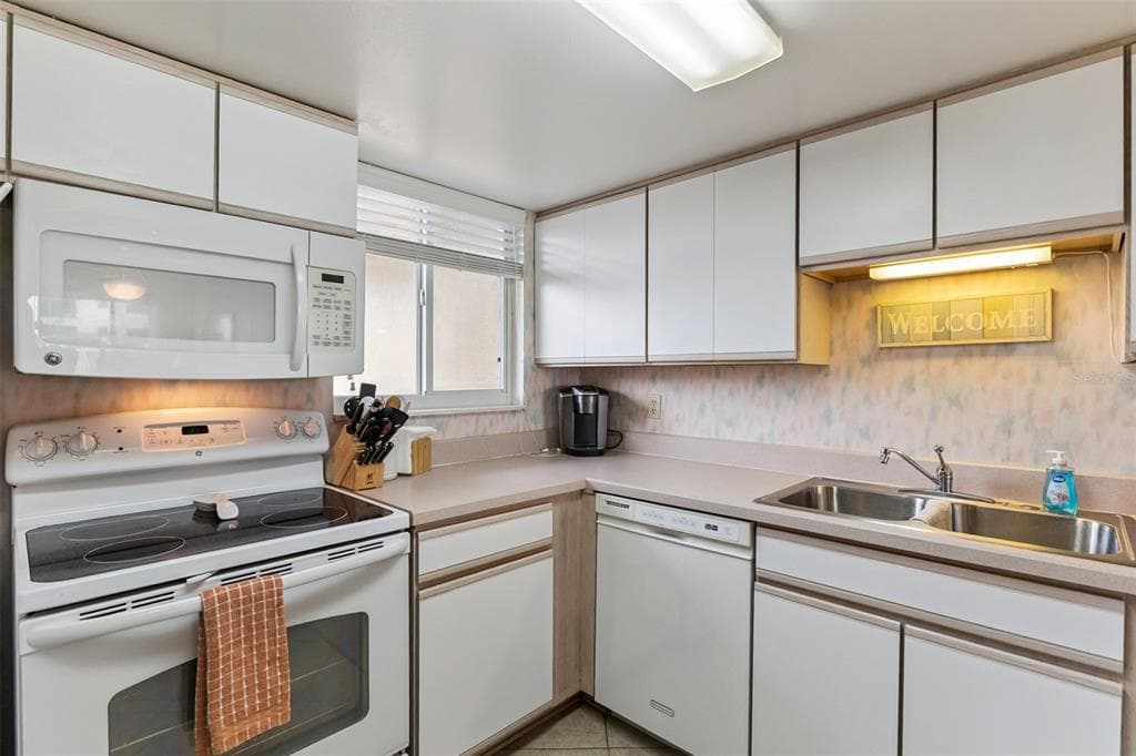 4821 SAXON DRIVE B103 photo 23