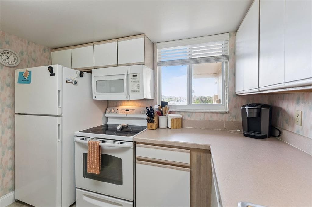 4821 SAXON DRIVE B103 photo 24