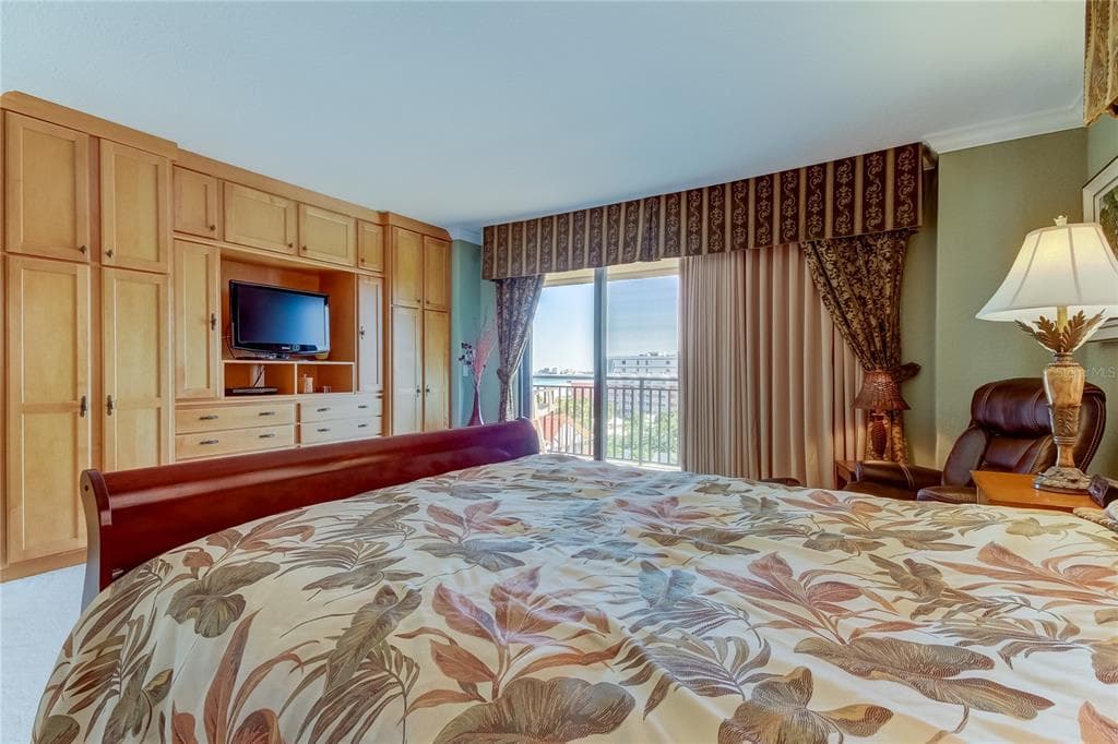 3820 GULF BOULEVARD 608 photo 23