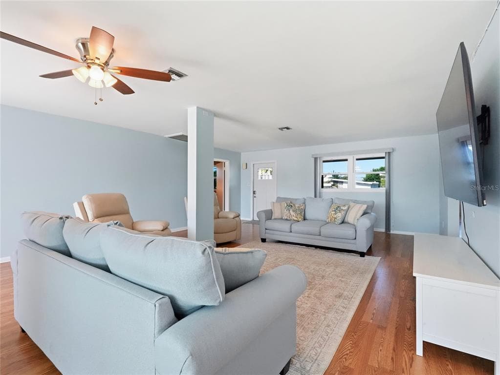 181 DUXBURY AVENUE photo 16