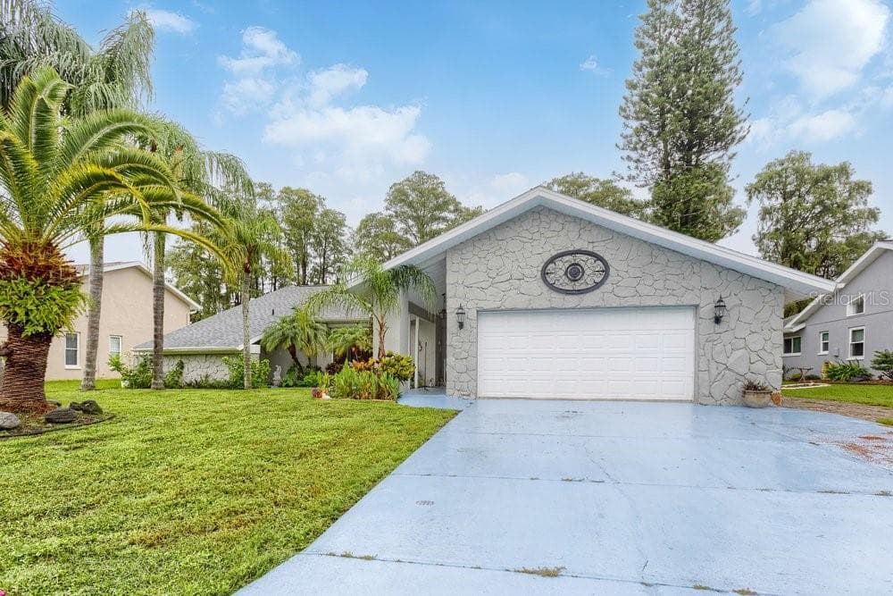 13502 WHITBY ROAD photo 1