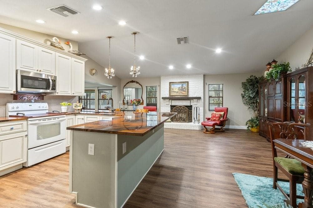 13502 WHITBY ROAD photo 15