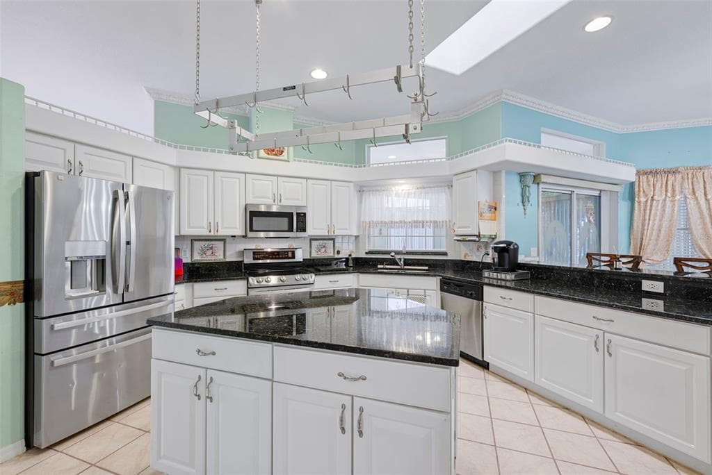52 BUTTONWORTH DRIVE photo 16