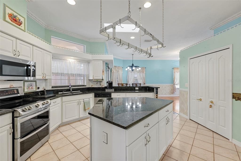 52 BUTTONWORTH DRIVE photo 15