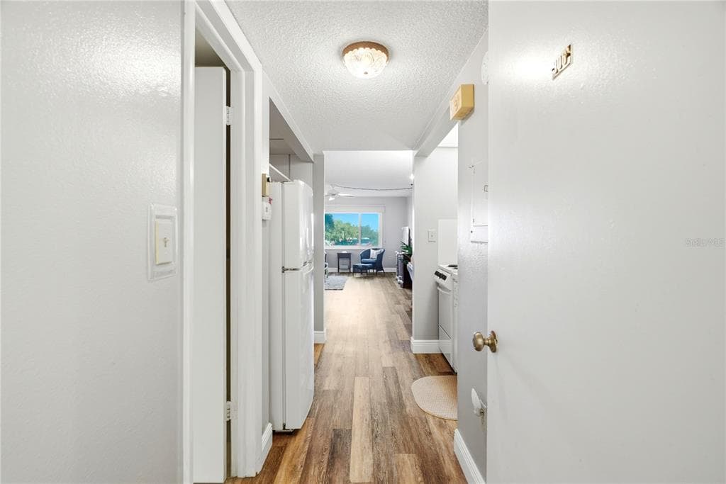 4725 COVE CIRCLE 306 photo 2