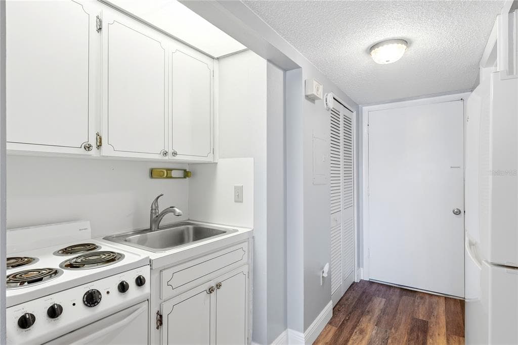 4725 COVE CIRCLE 306 photo 5