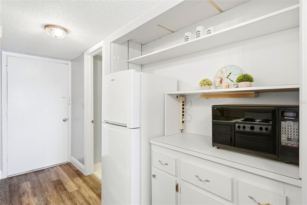4725 COVE CIRCLE 306 photo 4