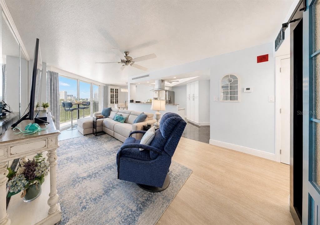 690 ISLAND WAY 501 photo 17