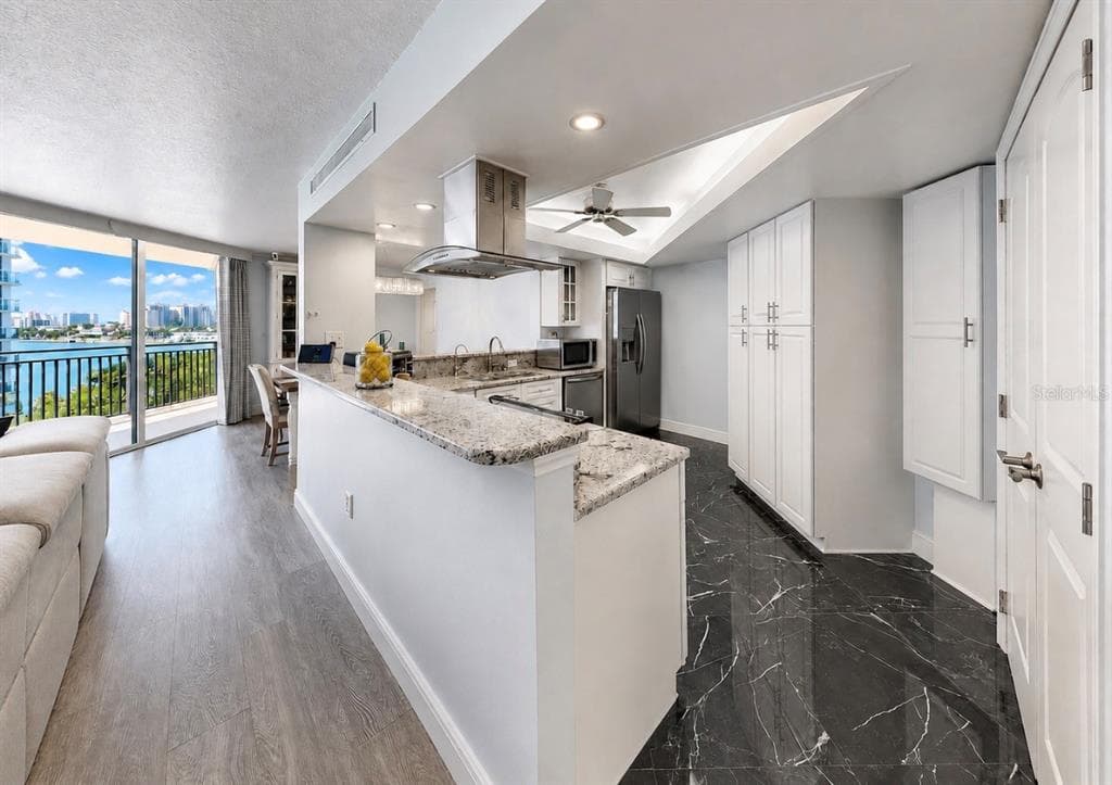 690 ISLAND WAY 501 photo 16