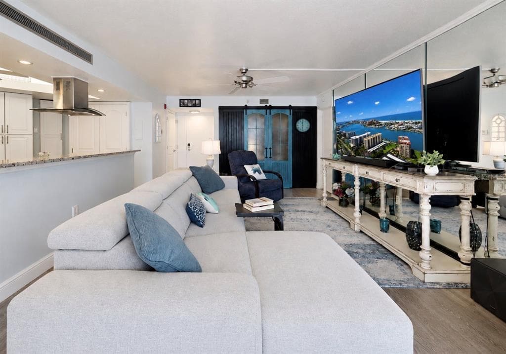 690 ISLAND WAY 501 photo 12