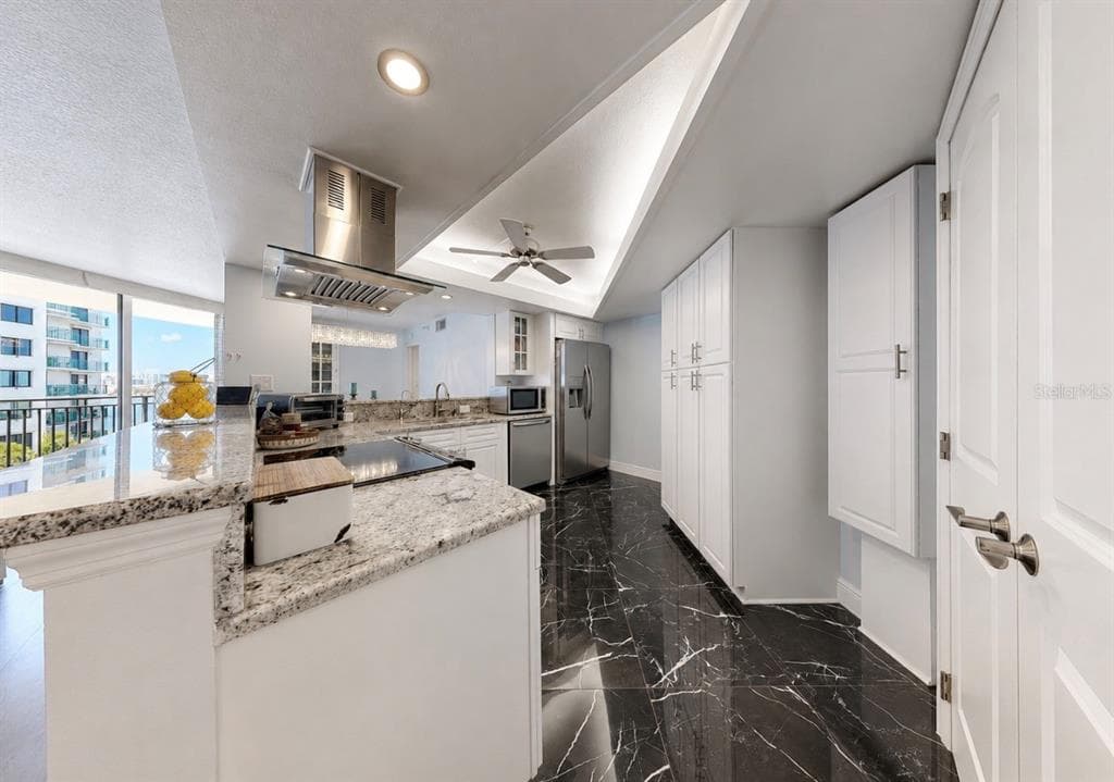 690 ISLAND WAY 501 photo 20