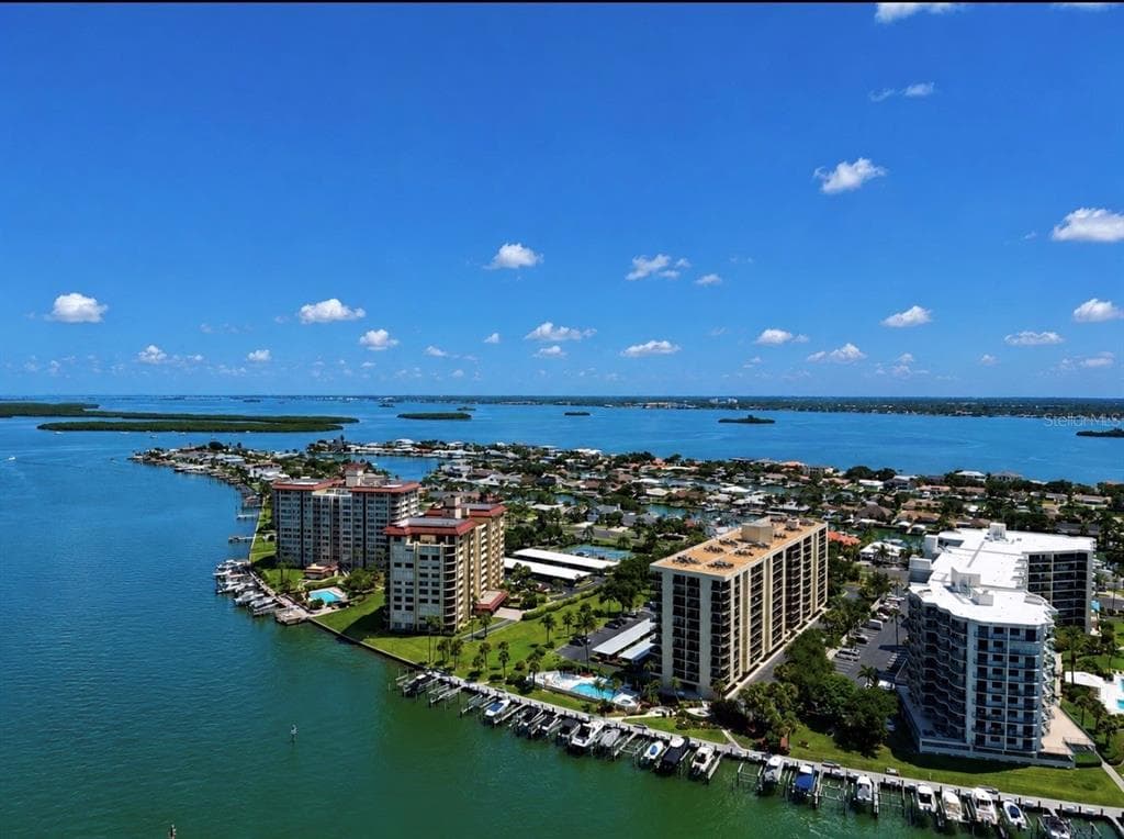690 ISLAND WAY 501 photo 10
