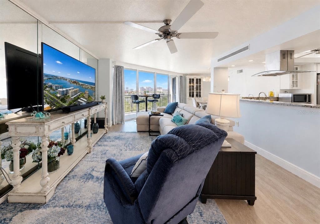690 ISLAND WAY 501 photo 14