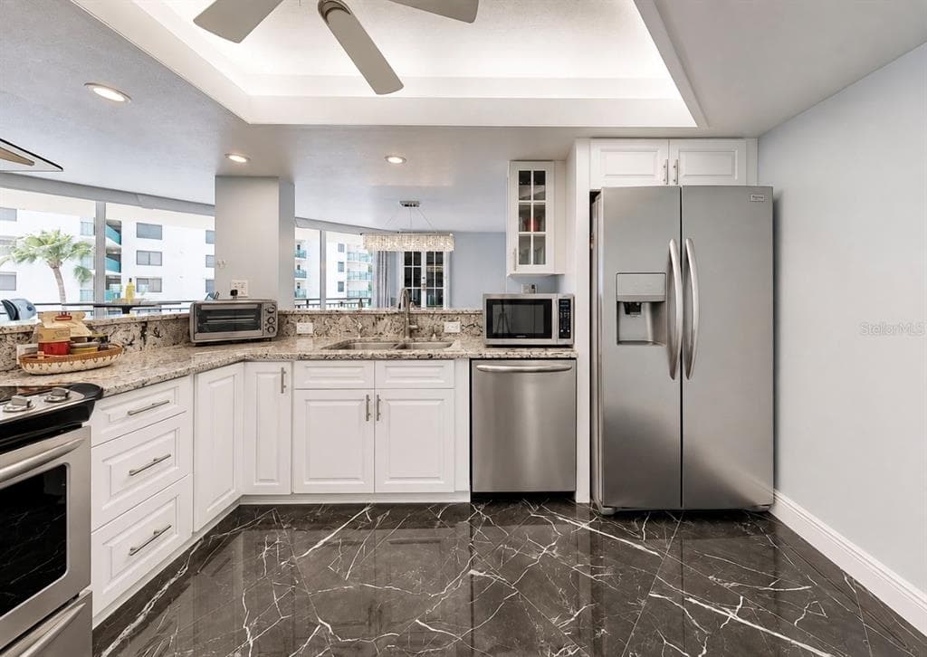 690 ISLAND WAY 501 photo 18