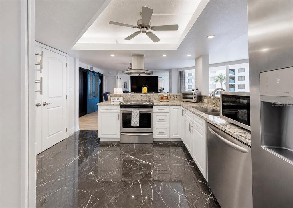 690 ISLAND WAY 501 photo 19