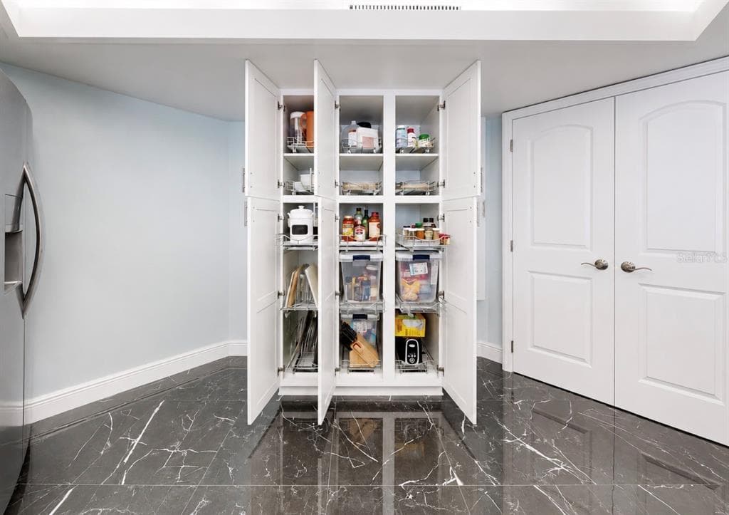 690 ISLAND WAY 501 photo 21