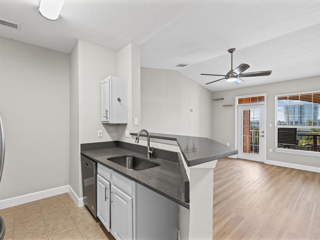 5000 CULBREATH KEY WAY 9311 photo 3