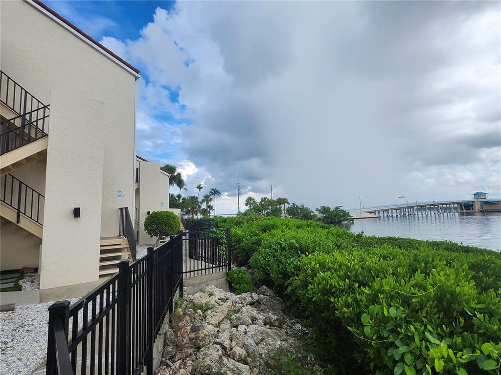 1401 BEACH ROAD 303 photo 5