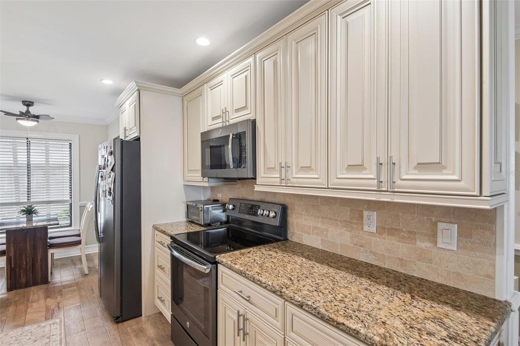 7300 SUNSHINE SKYWAY LANE 206 photo 6